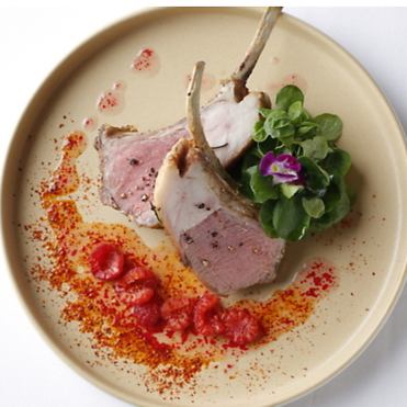 ここでしか食べられない貴重なジビエなど肉料理を堪能。