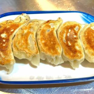 【2時間飲み放題付き】唐揚げ、お店一番大人気自慢焼き餃子ほか「全7品」2680円(税込)宴会コース