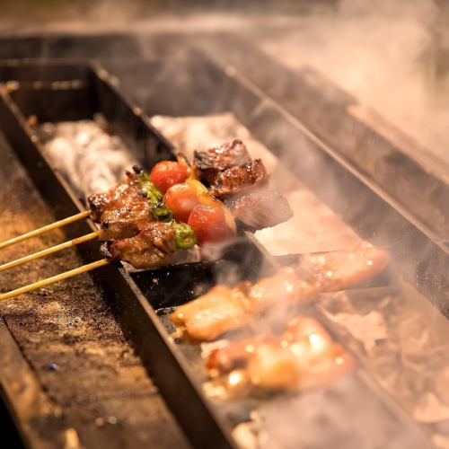 炭火で丁寧に焼き上げる美味しい地鶏焼き鳥を食べ放題でお楽しみいただけます。