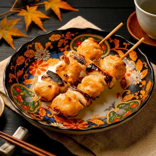 炭火で焼き上げる地鶏焼き鳥◎香ばしさと旨みが広がる贅沢食べ放題♪