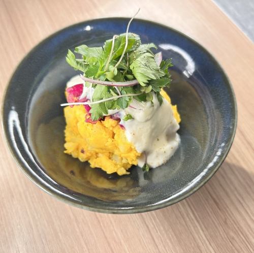 燻製タンのカリーポテトサラダ