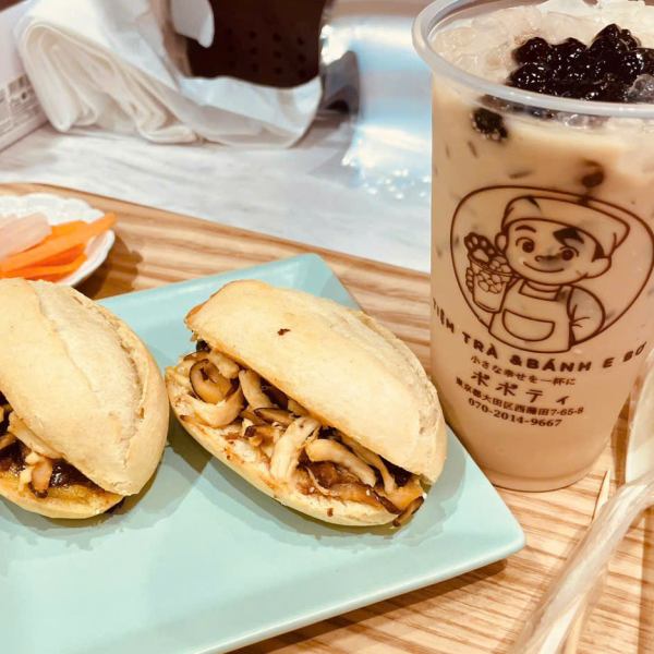 お得なランチセットをご用意！選べるドリンクとバインミーのボリューム満点のセットです♪