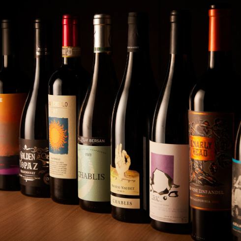 洗練されたオシャレなデザインの店内で、昼飲みを満喫できます。