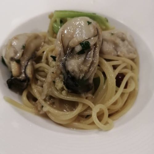 Peperoncino with large oysters and seasonal vegetables