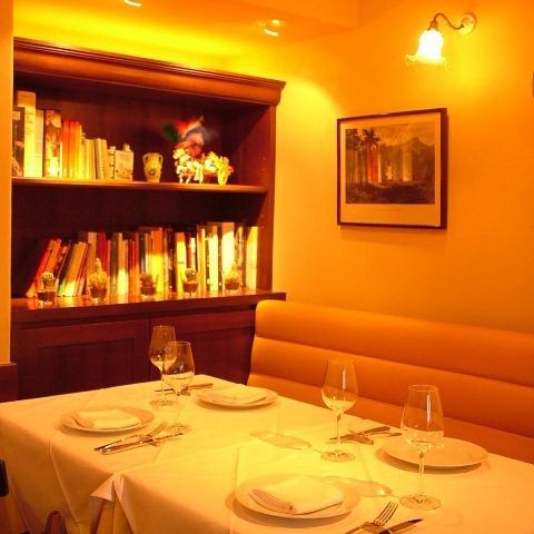 Make a reservation and enjoy a luxurious dinner at a famous restaurant with a rating of 3.5 or higher on review sites.