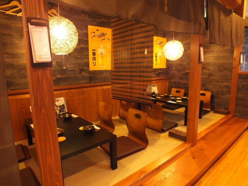 Comfortable tatami seats.You can use it in a relaxed manner by keeping your distance.Please use it for all kinds of occasions, such as company banquets and family meals.