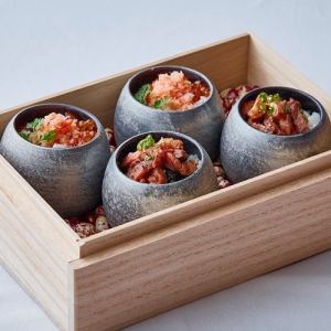 Umisachi Yamasachi !! Colored mini DON yellowtail [rice 40g each] [crab and salmon roe / Japanese beef tartar]