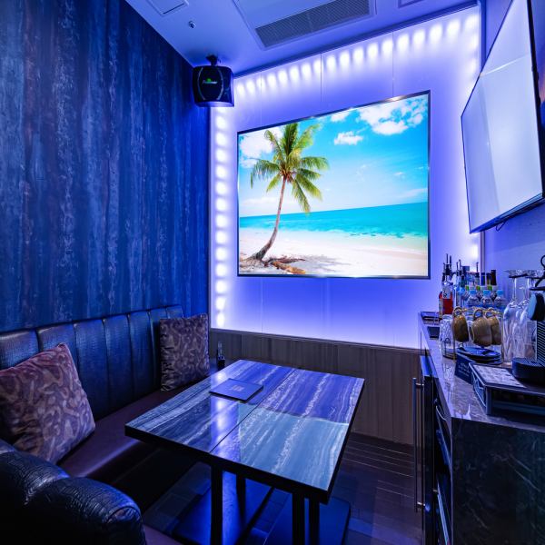 全室大画面なので、カラオケではなくプライベートシアターとしてもご利用できます♪部屋内にあるバーカウンターでお好みのドリンクを楽しみながら、ゆったりソファーで映画鑑賞、動画鑑賞をお楽しみください♪