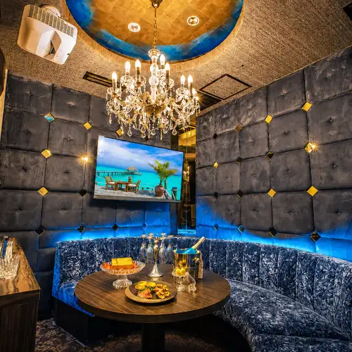 All rooms are designer rooms.