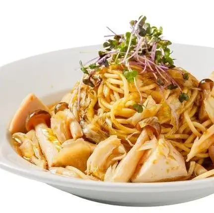 Japanese-style pasta with Oyama chicken and mushrooms