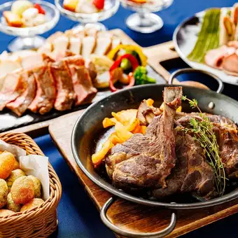 【贅沢忘年会】牛サーロイン含む肉尽くし全10品+乾杯シャンパン＆2時間飲み放題＋専用バー付個室
