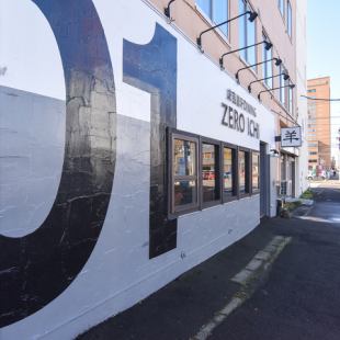 当店では20名～25名様の貸切利用が可能で、女子会や誕生日、職場の懇親会などに最適です。換気設備完備で匂いを気にせず、おしゃれをしたまま安心してお楽しみいただけます。アメニティも充実し、ゆったりくつろげる快適な環境をご用意しております。特別な時間を落ち着いた空間で、心ゆくまでご堪能ください。