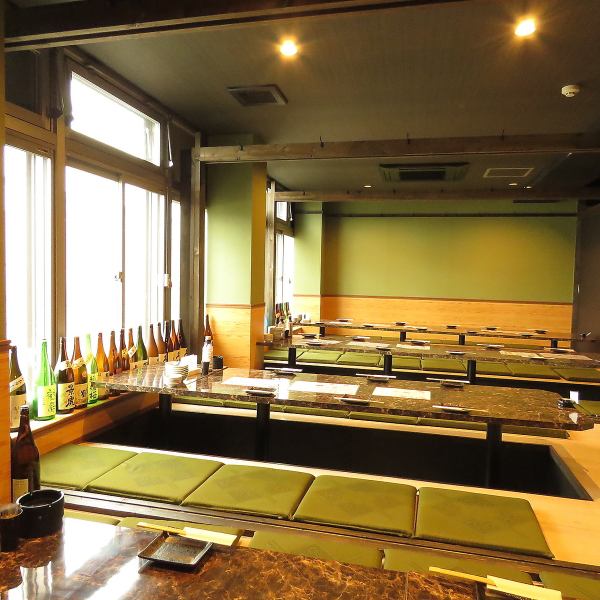 最大140名がお部屋で宴会出来ます。もちろん小規模な20名や30名なんてのもお任せください。広々としたお席を確保するように最善の努力を行います。