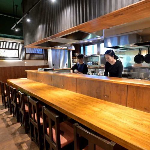 <p>カウンター席</p>