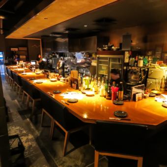 有一個擁有17個座位的櫃檯。