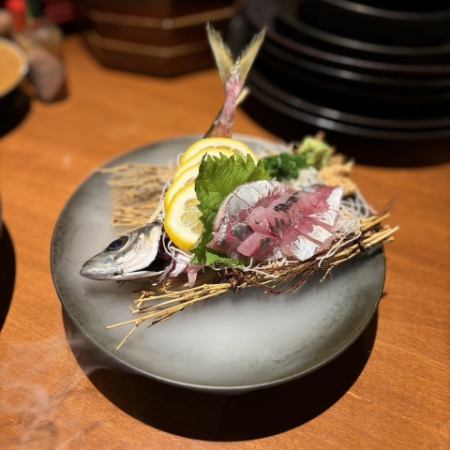 Horse mackerel sashimi (reservation required)