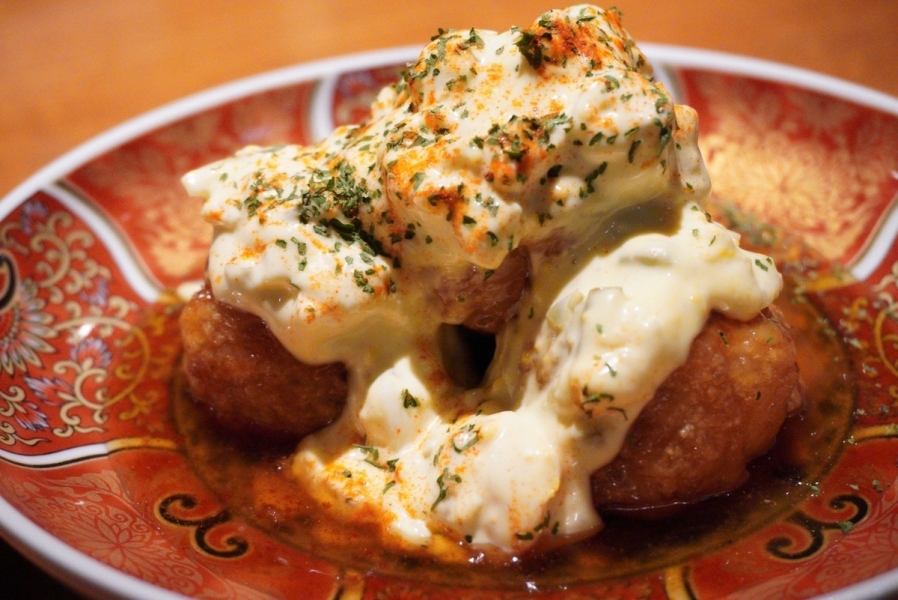 The exquisite "Special Chicken Nanban" is filled with juicy meat and a secret homemade sweet sauce.