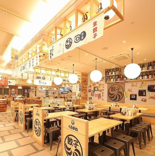 Sip Chinese noodles and dandan noodles during the day, and enjoy the simmered black oden with local sake at night.