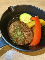 Tokachi young beef hamburger teppanyaki with shariapin sauce