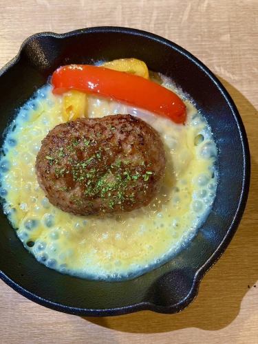 Tokachi Young Beef Hamburg Steak Teppanyaki with Melting Cheese