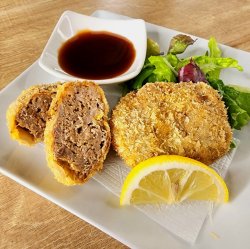 Juicy hand-kneaded mince cutlet