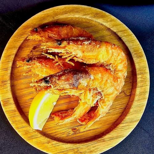 Deep-fried shrimp that can be eaten whole