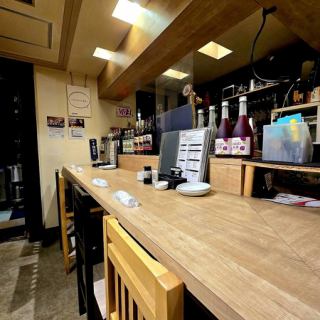 盡情享用現場烹調並呈上的肉類菜餚。您可以一邊與朋友小酌一邊享用美食，或是輕鬆的約會。