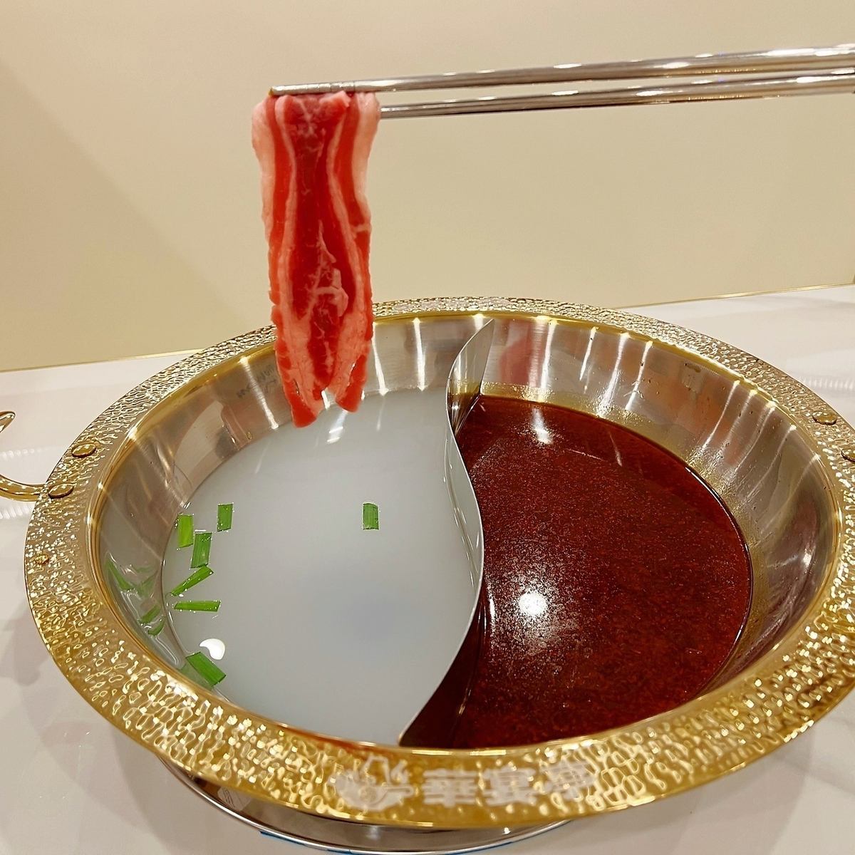 土日祝に火鍋食べ放題がございます♪