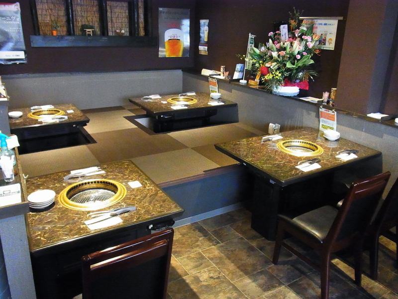 We offer digging-style rooms and table seats (up to 8 people, non-smoking seats) that do not put a strain on the knees.