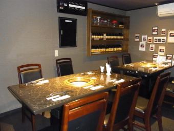 We also have a private table seating room (maximum 12 people, smoking seats, less than 6 people may share a room).We have prepared seats with atmosphere that is recommended for meetings with important parties, dinner with important partners, events and celebrations