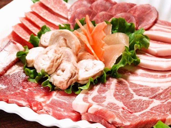 「宴會套餐C」5種嚴選的日本豬肉生菜或8種韓國火鍋可供選擇！（無限暢飲）