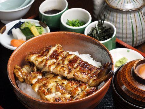 鰻の焼き方を関東風と関西風を両方ご用意しております！