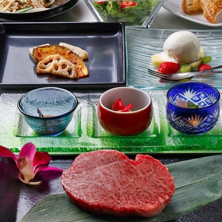 Carefully selected brand beef sirloin steak course (140g) 9,800 yen (10,780 yen including tax)
