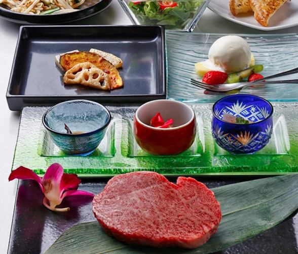 Carefully selected brand beef sirloin steak course (140g) 9,800 yen (10,780 yen including tax)