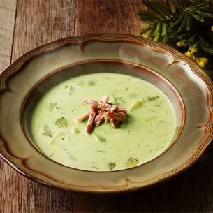 春野菜とくんちゃまベーコンの新緑豆乳ポタージュ