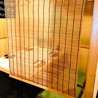 [Semi-private room with bamboo blinds] The inside of the store is a relaxing Japanese space where you can feel the warmth of wood.Enjoy food and drinks in a calm atmosphere.Perfect for everyday use after work or for various parties.Semi-private rooms are very popular, so please reserve early!