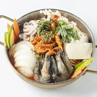 【◎2H飲み放題付◎】★全7品・5200円→4800円★韓国絶品鍋料理・三元豚サムギョプサルSETなど★
