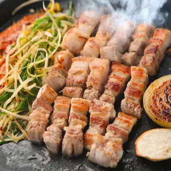 【2H飲み放題付◎韓国屋台ポチャ定番サムギョプサルコース】★全7品・5300円→4800円★