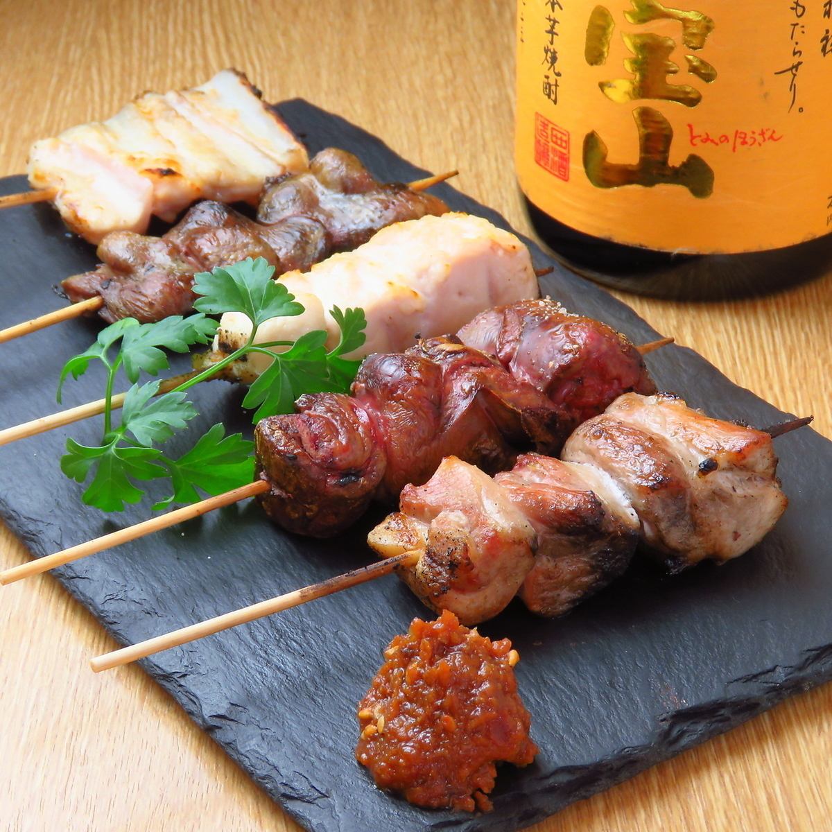 Be sure to try the special charcoal-grilled yakitori!!
