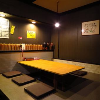 A spacious tatami mat seat that can accommodate up to 6 people.