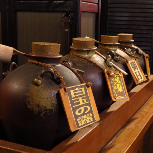 We offer delicious shochu in earthenware jars that go well with a variety of dishes.