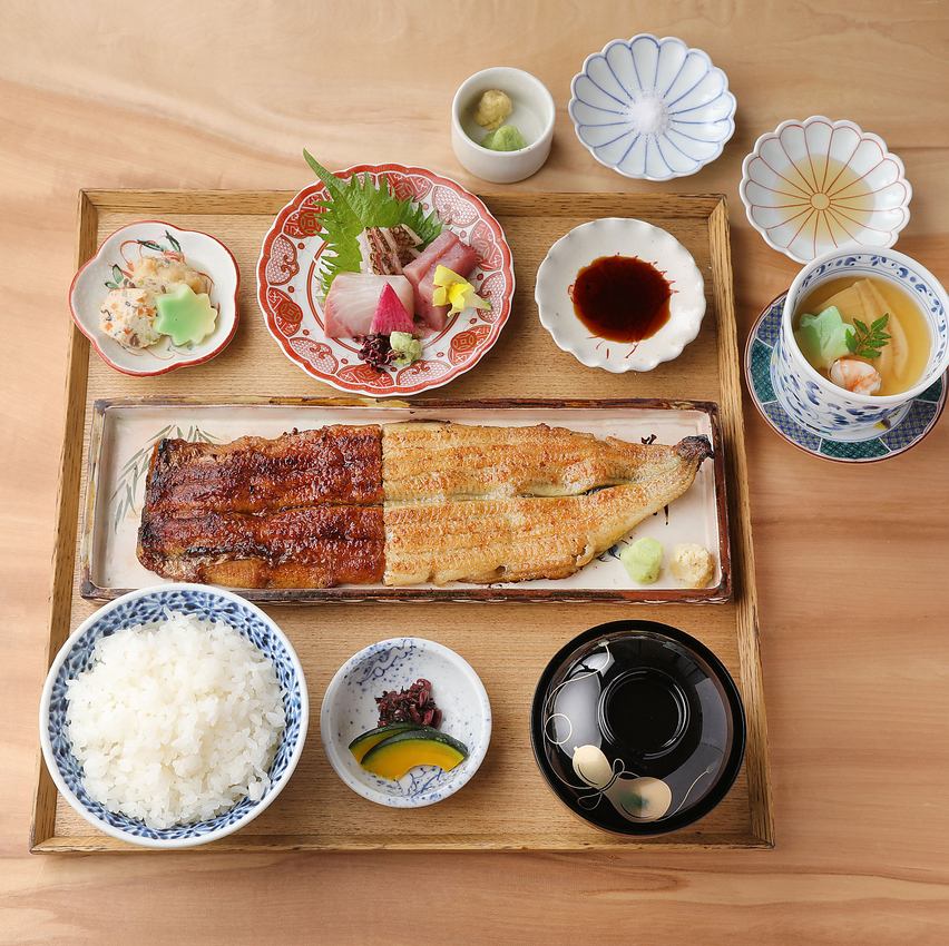 【創業90年】老舗卸問屋の名代一本うなぎは絶品。特別感あるカウンターや完全個室も。