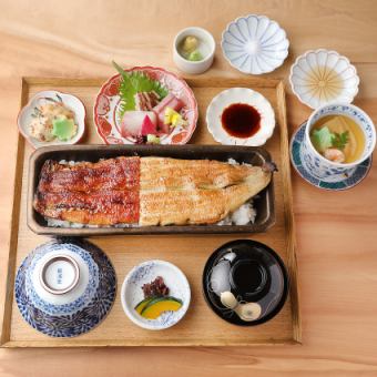 ◆完全個室確約◆１ドリンク付き！伏見稲荷限定の紅白一本重特別セット7980円(税込)