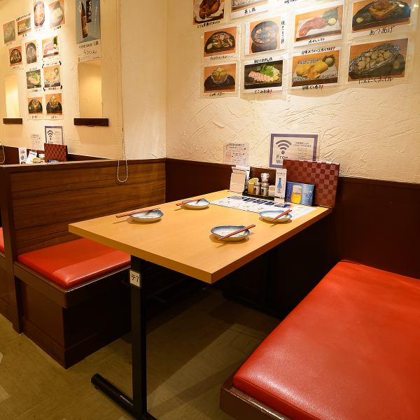 [For everyday use] We have table seats that are perfect for small groups.Recommended for family meals and couples.We also have chairs for children.