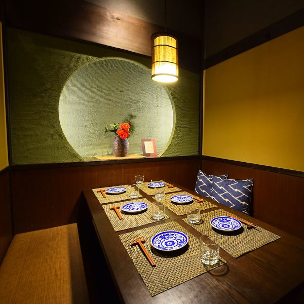 【니가타역 만대구에서 도보 1분】석은 카운터석 외에, 모두 쾌적한 파고타츠 타입입니다.창가의 자리는 야경도 보이는 차분한 분위기의 일본식 공간.인원수에 맞춘 개인실이 다수 충실!