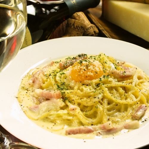 Carbonara with egg topping