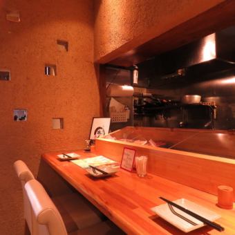 There is also a counter seat, so you are welcome to come to the store by yourself! You can also use it for crispy drinks on your way home from work.