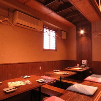 In the spacious hall, you can take off your shoes and enjoy a relaxing meal ♪ You can talk slowly with a couple, or you can use it for celebrations with a large number of people ◎ For various banquets We also recommend seats! Please feel free to contact us for chartered use!