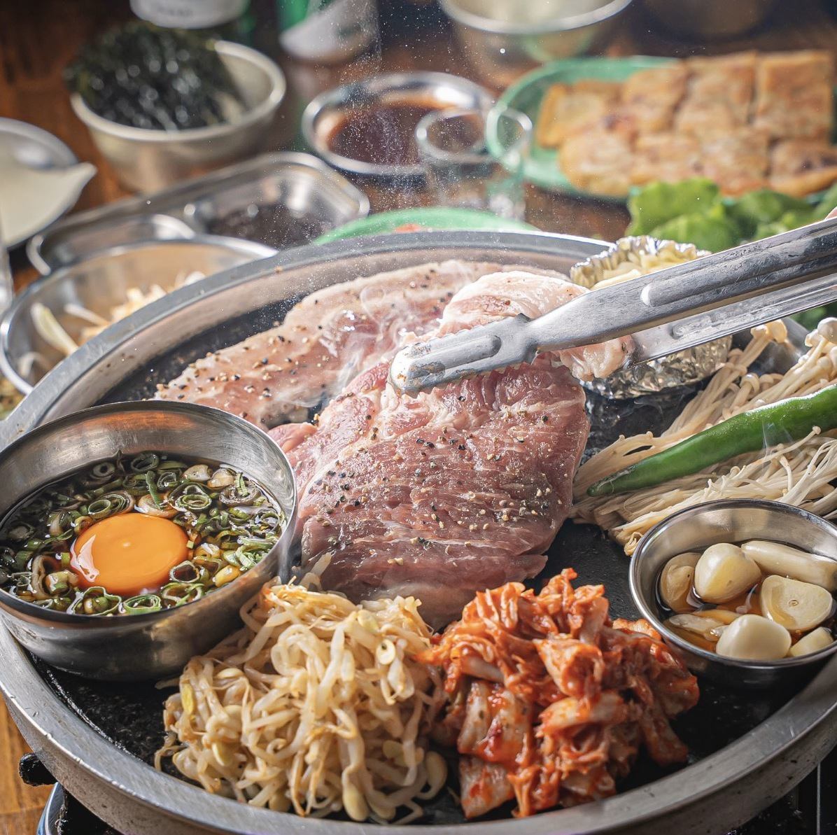 韓国料理や韓国のお酒を存分に楽しめる◎サムギョプサル食べ放題もご用意しています！