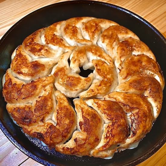 The大衆感！旨い！早い！安い！を実現♪餃子を喰らえッ！